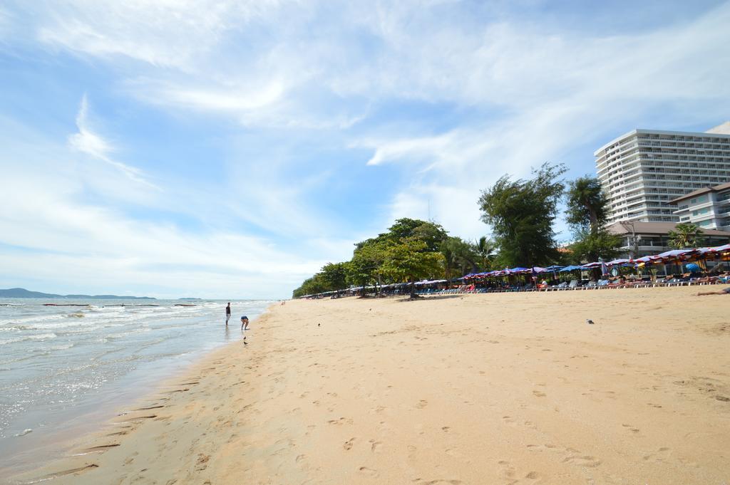 D.D. Inn Beach Guesthouse Pattaya Extérieur photo